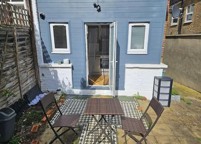 Cosy Apartment Alexandra Palace Haringey, London